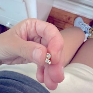 Catbird diamond earstuds